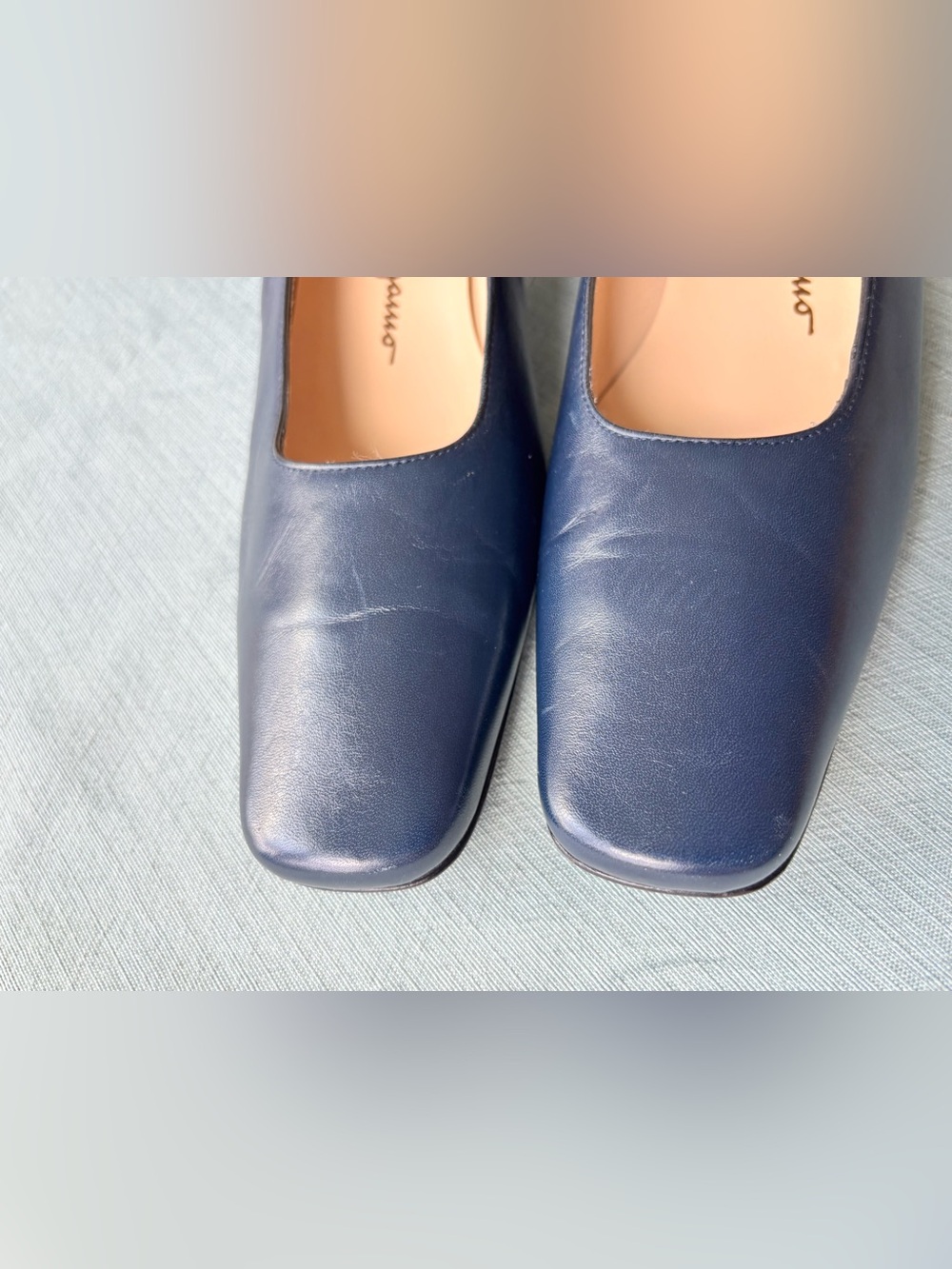 Vintage Salvatore Ferragamo Navy Leather Block Heel Pumps 8 narrow - Picture 5 of 12
